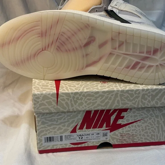 Nike Air Jordan 1 Retro High OGIH4363-100 Sneakers in Cream and Red